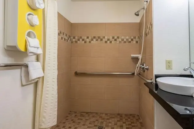Engellilere uygun banyo