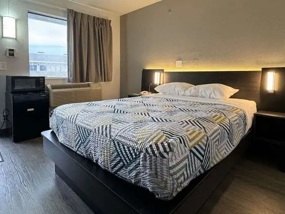 Deluxe Oda, 1 Büyük (Queen) Boy Yatak, Sigara İçilmez, Buzdolabı ve Mikrodalga