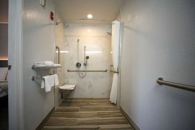 Engellilere uygun banyo