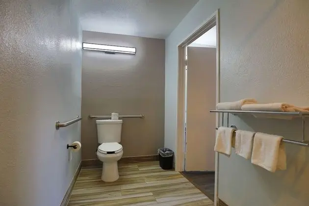 Engellilere uygun banyo