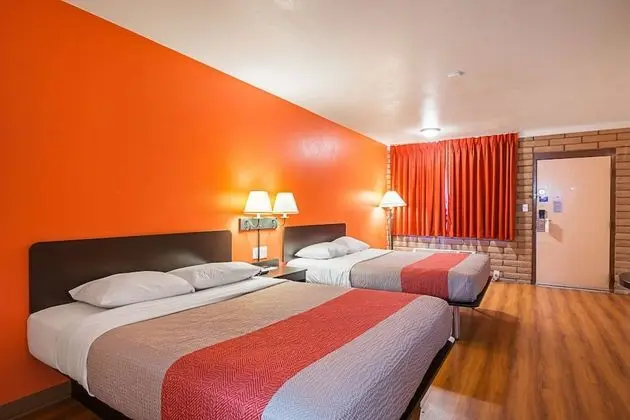 Deluxe Oda, 2 Büyük (Queen) Boy Yatak, Sigara İçilmez, Buzdolabı ve Mikrodalga