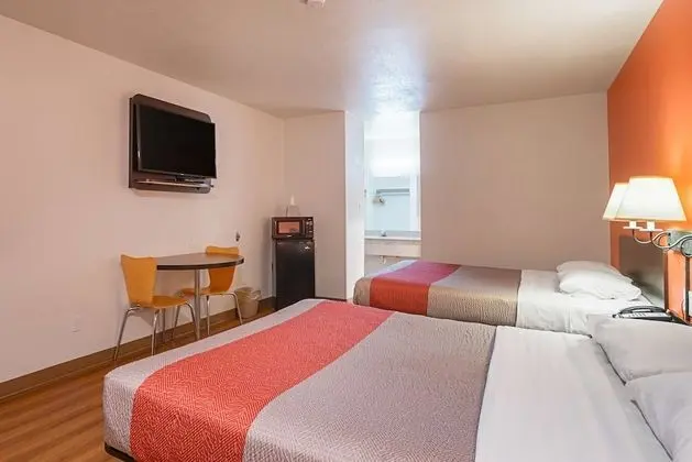 Deluxe Oda, 2 Büyük (Queen) Boy Yatak, Sigara İçilmez, Buzdolabı ve Mikrodalga