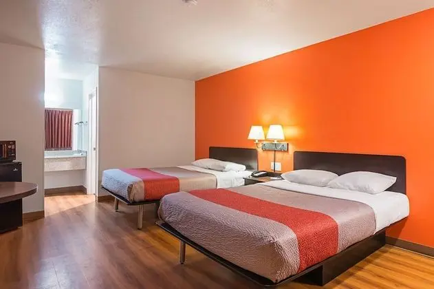 Deluxe Oda, 2 Büyük (Queen) Boy Yatak, Sigara İçilmez, Buzdolabı ve Mikrodalga