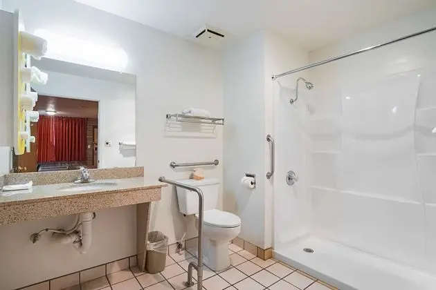 Engellilere uygun banyo
