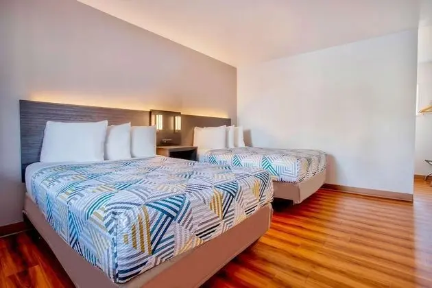 Deluxe Oda, 2 Çift Kişilik Yatak, Sigara İçilmez, Buzdolabı ve Mikrodalga