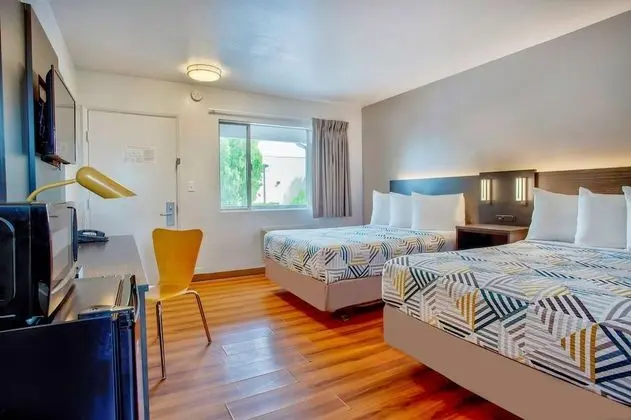 Deluxe Oda, 2 Çift Kişilik Yatak, Sigara İçilmez, Buzdolabı ve Mikrodalga