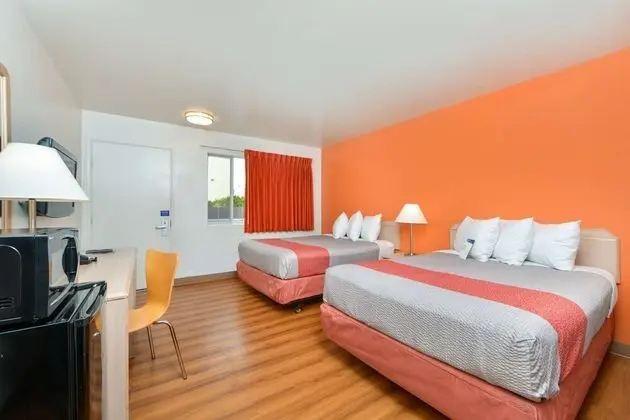 Deluxe Oda, 2 Çift Kişilik Yatak, Sigara İçilmez, Buzdolabı ve Mikrodalga