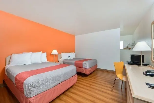 Deluxe Oda, 2 Çift Kişilik Yatak, Sigara İçilmez, Buzdolabı ve Mikrodalga