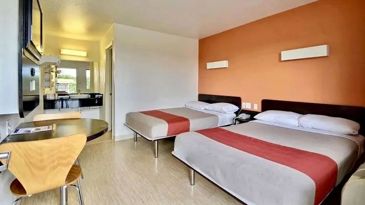 Standard Oda, 2 Çift Kişilik Yatak, Sigara İçilmez, Buzdolabı ve Mikrodalga