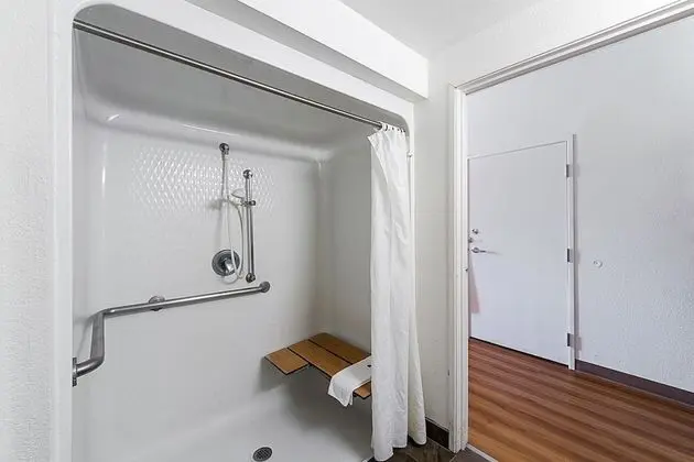 Engellilere uygun banyo