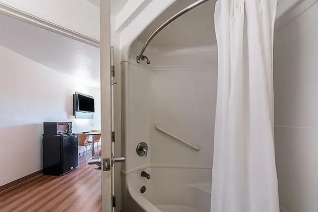 Engellilere uygun banyo