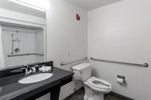 Engellilere uygun banyo