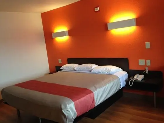 Standard Oda, 1 En Büyük (King) Boy Yatak, Sigara İçilebilir, Buzdolabı ve Mikrodalga