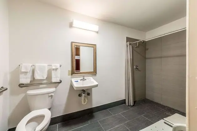 Engellilere uygun banyo