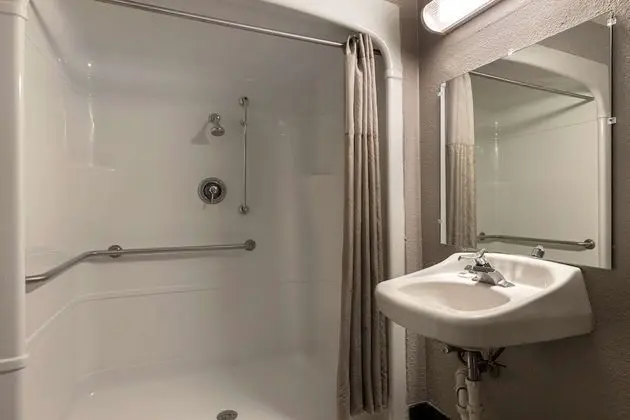 Engellilere uygun banyo
