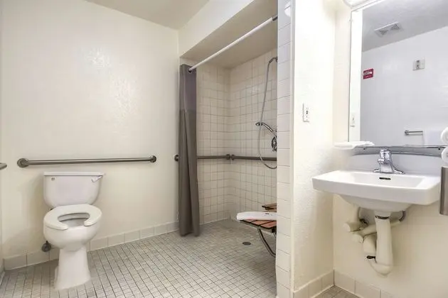 Engellilere uygun banyo