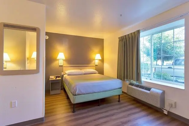 Premium Oda, 1 Büyük (Queen) Boy Yatak, Engellilere Uygun, Sigara İçilmez