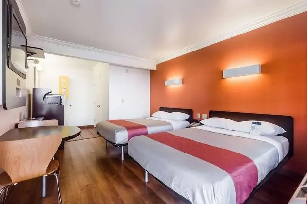 Deluxe Oda, 2 Çift Kişilik Yatak, Sigara İçilmez, Buzdolabı ve Mikrodalga