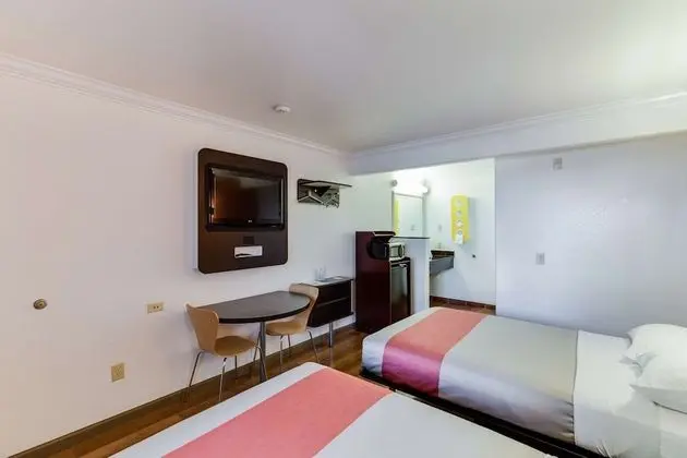 Deluxe Oda, 2 Çift Kişilik Yatak, Sigara İçilmez, Buzdolabı ve Mikrodalga