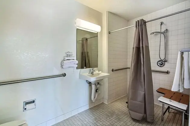 Standard Oda, 1 Büyük (Queen) Boy Yatak, Engellilere Uygun, Sigara İçilmez