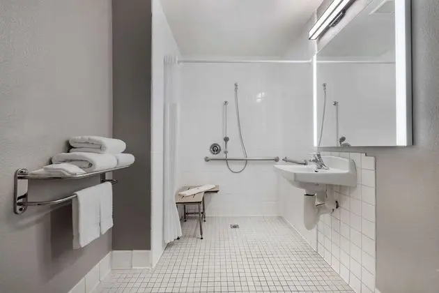 Engellilere uygun banyo