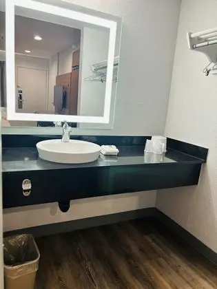 Standard Oda, 2 Büyük (Queen) Boy Yatak, Engellilere Uygun, Sigara İçilmez