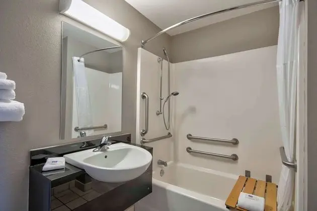 Engellilere uygun banyo