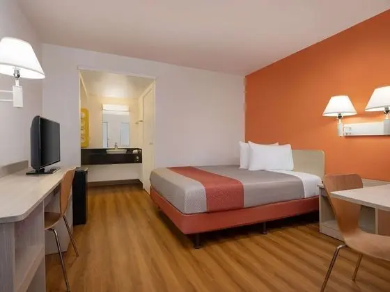 Deluxe Oda, 1 Büyük (Queen) Boy Yatak, Sigara İçilmez, Buzdolabı ve Mikrodalga