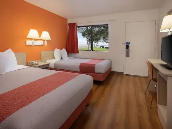 Deluxe Oda, 2 Çift Kişilik Yatak, Sigara İçilmez, Buzdolabı ve Mikrodalga