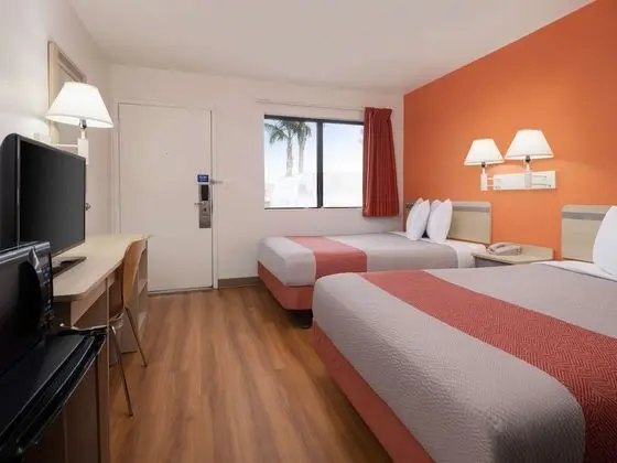 Deluxe Oda, 2 Çift Kişilik Yatak, Sigara İçilmez, Buzdolabı ve Mikrodalga