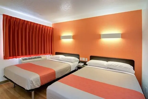 Deluxe Oda, 2 Çift Kişilik Yatak, Sigara İçilmez, Buzdolabı ve Mikrodalga