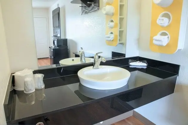 Deluxe Oda, 2 Çift Kişilik Yatak, Sigara İçilmez, Buzdolabı ve Mikrodalga