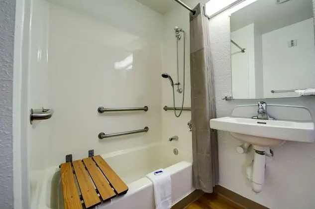 Engellilere uygun banyo