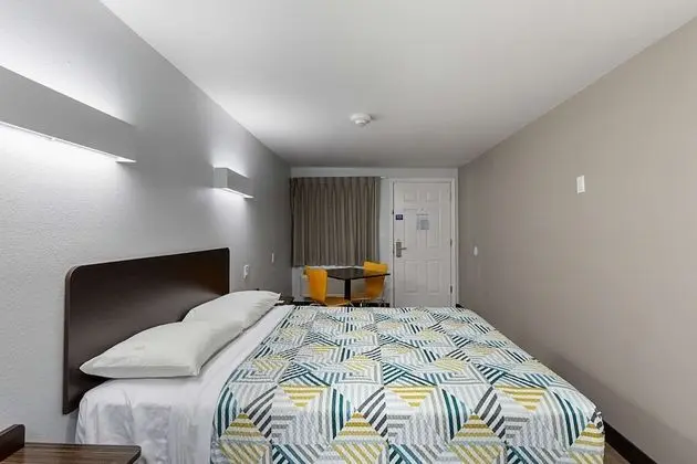 Standard Oda, 1 Büyük (Queen) Boy Yatak, Sigara İçilmez, Buzdolabı ve Mikrodalga