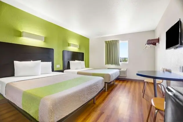 Standard Oda, 2 Çift Kişilik Yatak, Sigara İçilmez, Buzdolabı ve Mikrodalga