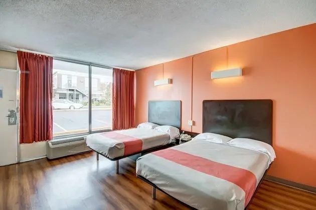 Deluxe Oda, 2 Çift Kişilik Yatak, Sigara İçilebilir, Buzdolabı ve Mikrodalga