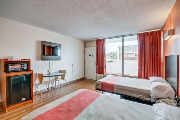 Deluxe Oda, 2 Çift Kişilik Yatak, Sigara İçilmez, Buzdolabı ve Mikrodalga