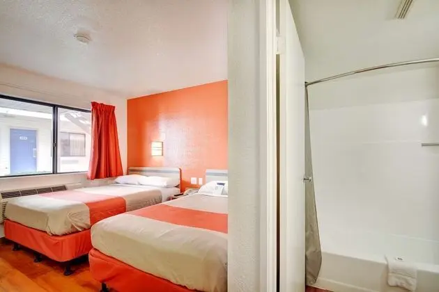 Deluxe Oda, 2 Çift Kişilik Yatak, Sigara İçilmez, Buzdolabı ve Mikrodalga