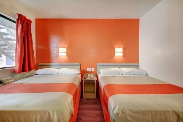 Deluxe Oda, 2 Çift Kişilik Yatak, Sigara İçilmez, Buzdolabı ve Mikrodalga