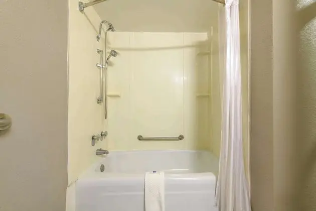 Engellilere uygun banyo