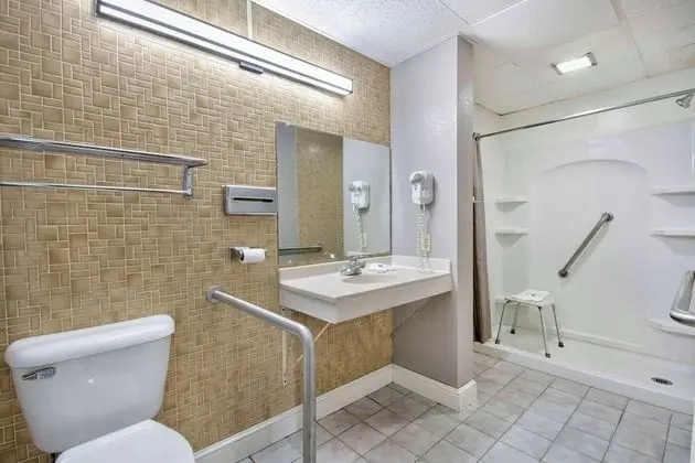 Standard Stüdyo, 1 En Büyük (King) Boy Yatak, Sigara İçilmez (Roll In Shower - Accessible)