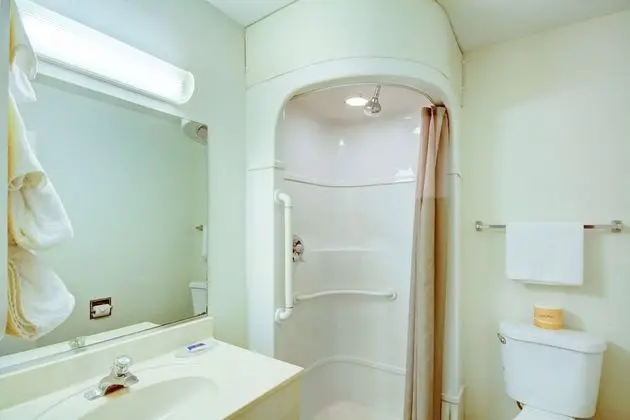 Engellilere uygun banyo