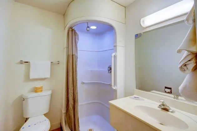 Engellilere uygun banyo