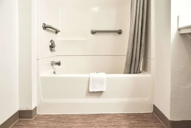 Engellilere uygun banyo
