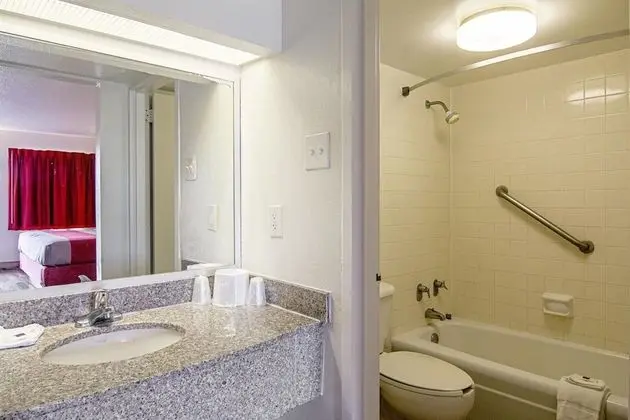 Engellilere uygun banyo