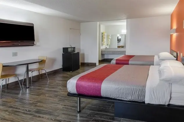 Deluxe Oda, 2 Çift Kişilik Yatak, Sigara İçilmez, Buzdolabı ve Mikrodalga