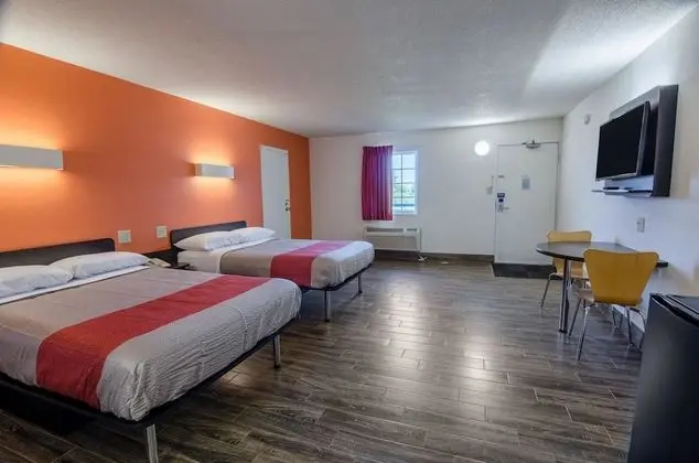 Deluxe Oda, 2 Çift Kişilik Yatak, Sigara İçilmez, Buzdolabı ve Mikrodalga