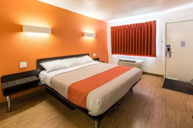 Standard Oda, 1 En Büyük (King) Boy Yatak, Engellilere Uygun, Sigara İçilmez