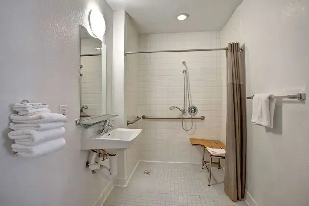 Engellilere uygun banyo
