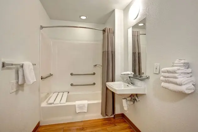 Engellilere uygun banyo